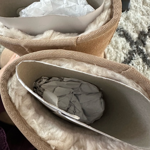 Women’s size 6 UGG boots very lightly worn. Sand color suede/gold fleck accent - Picture 13 of 13